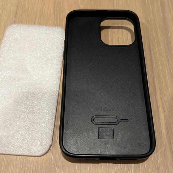 iPhone pro max case - Picture 2 of 7